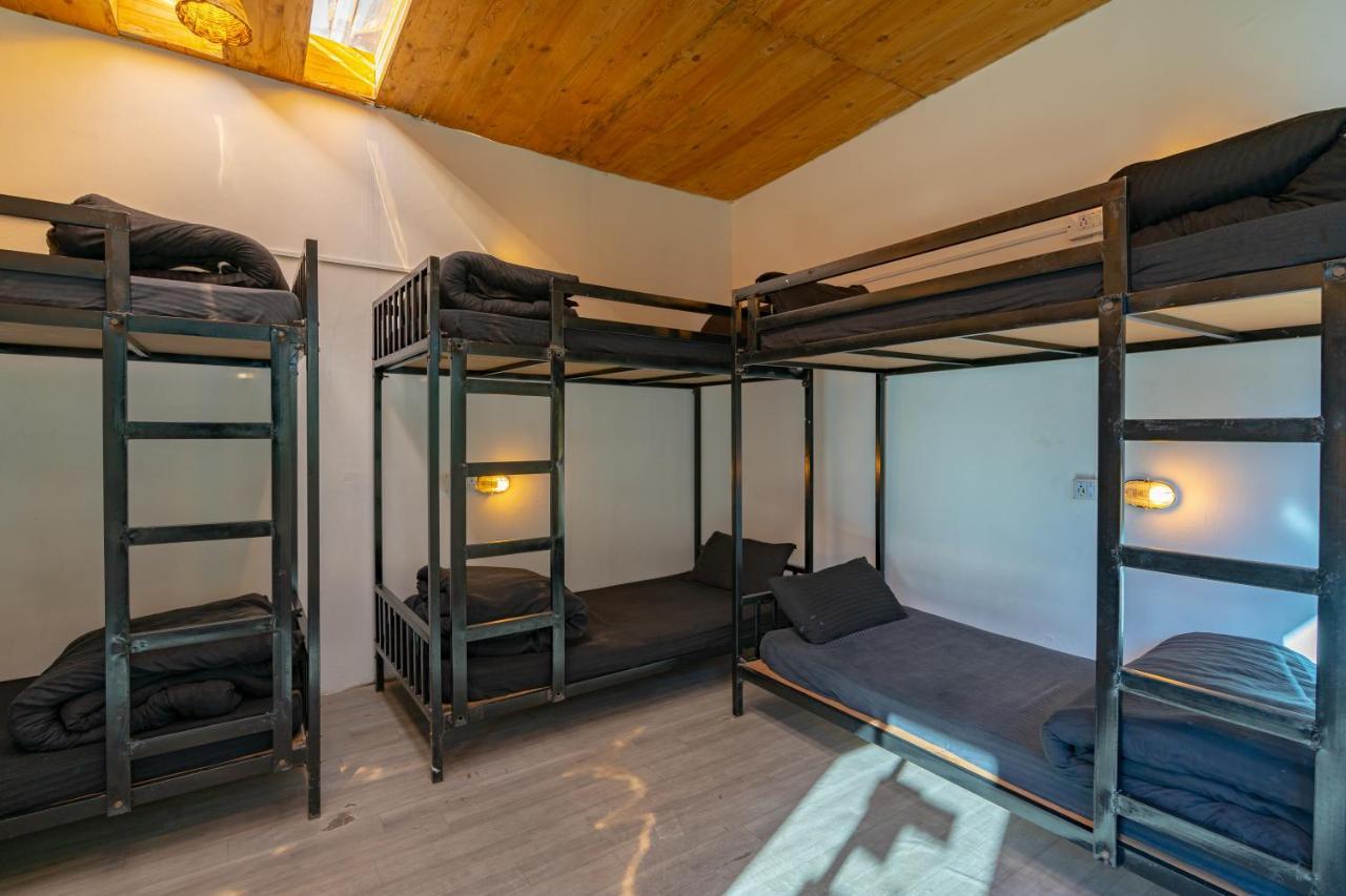 Jungle Hostel By Whoopers Касол Екстериор снимка