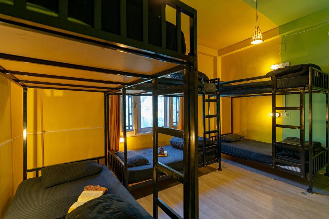 Jungle Hostel By Whoopers Касол Екстериор снимка