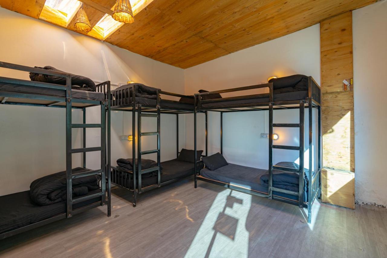 Jungle Hostel By Whoopers Касол Екстериор снимка