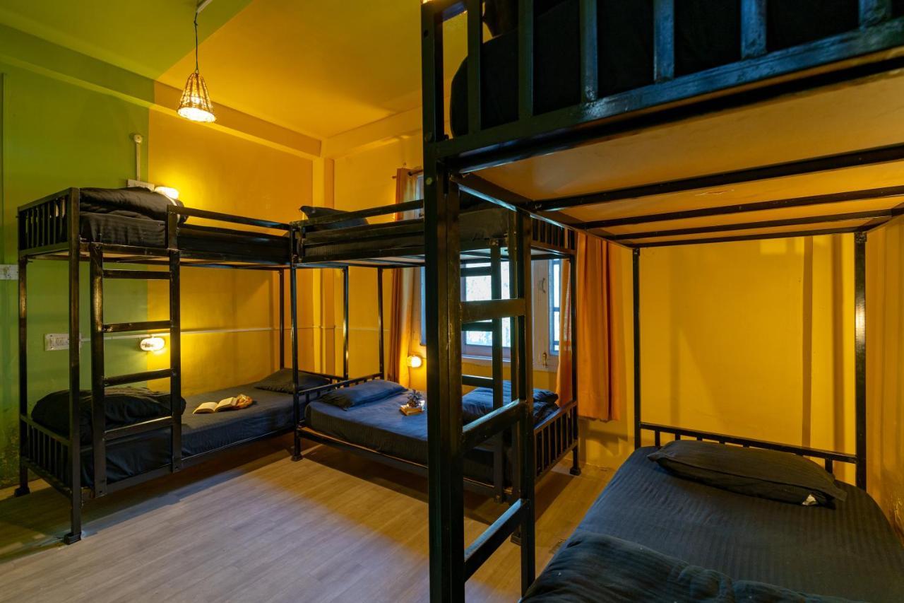 Jungle Hostel By Whoopers Касол Екстериор снимка