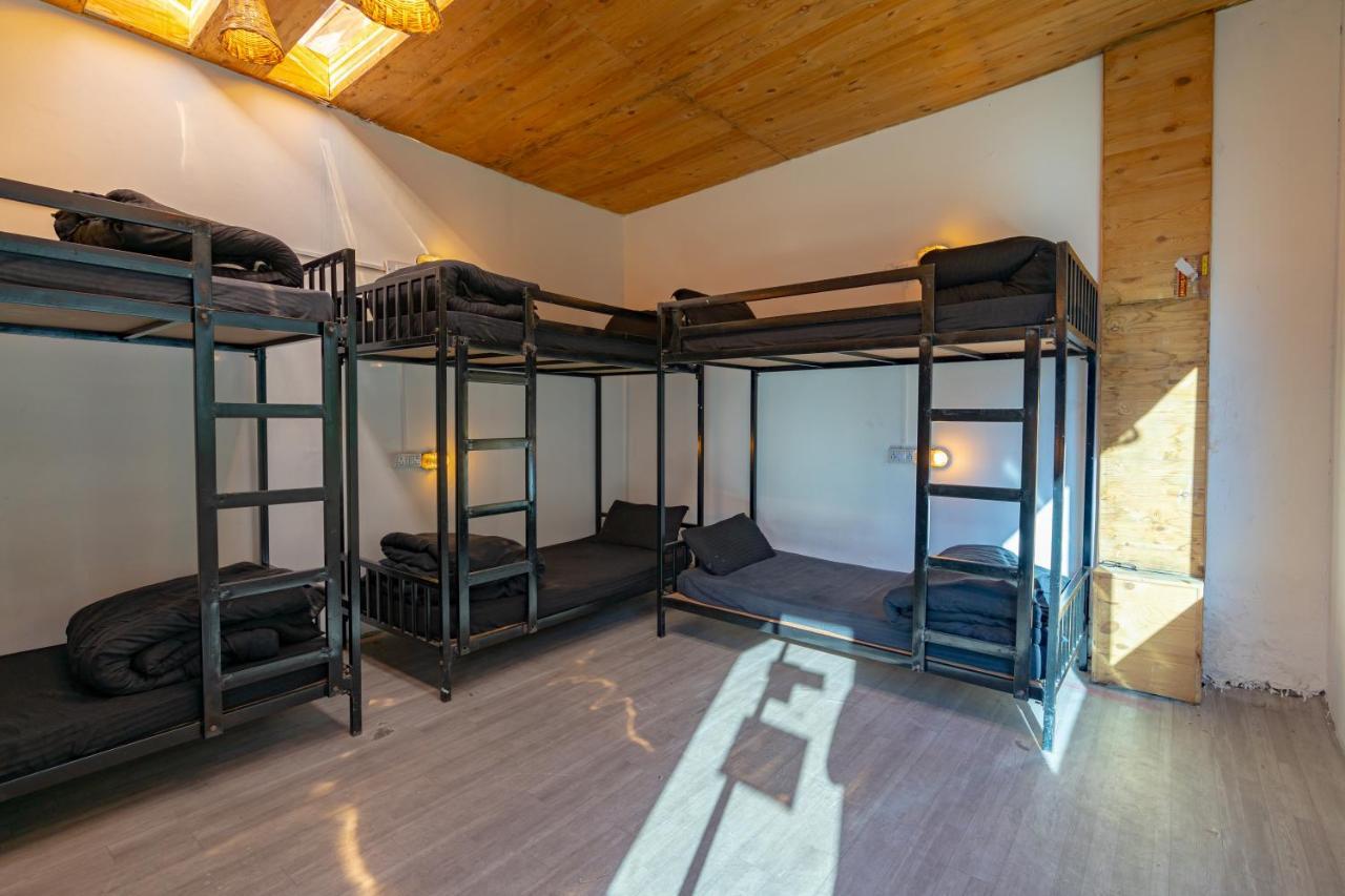 Jungle Hostel By Whoopers Касол Екстериор снимка